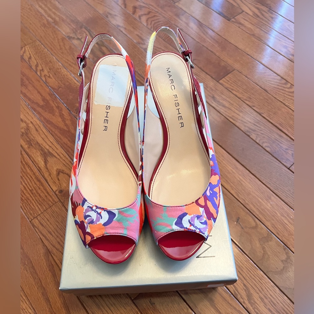 Marc Fisher Sandals